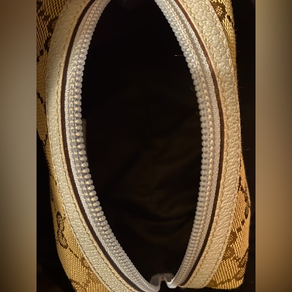 EUC Gucci Monogram clasp pouch/wallet with box - Picture 7 of 10